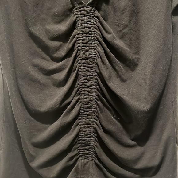 Vintage Theory Women’s Black V-Neck shorts ruffled front Fitted women’s Large - Picture 2 of 8